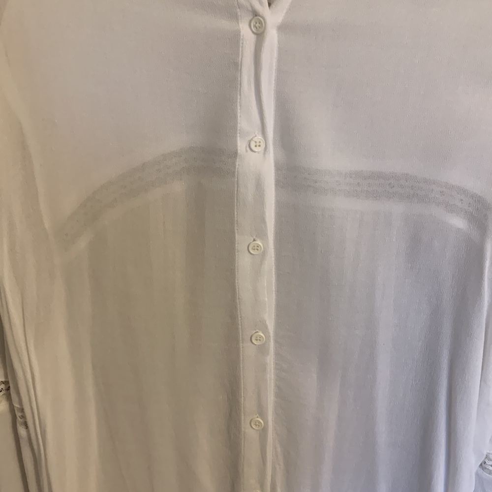 Long sleeve white blouse with lace accents - Picture 3 of 4